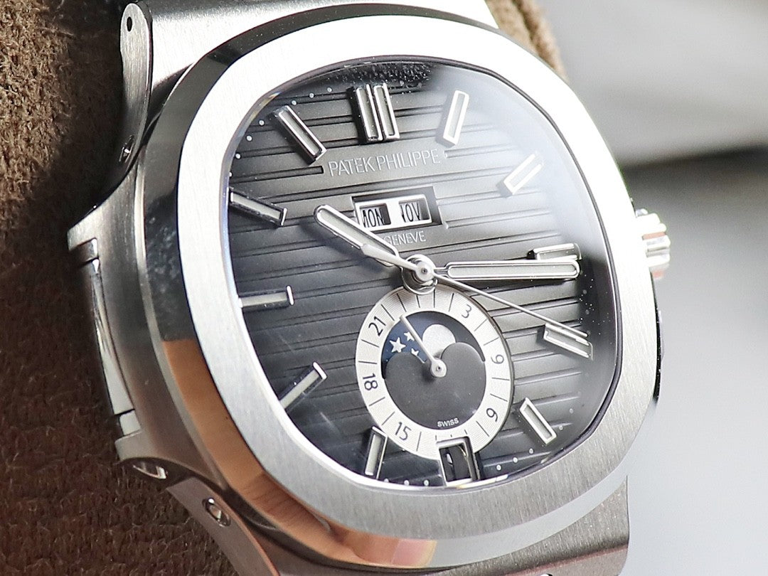 Nautilus 5726 Moonphase Automatic – Black Dial, Leather Strap | 40.5mm