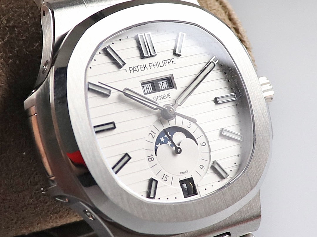 Nautilus 5726 Moonphase Automatic – White Dial | 40.5mm