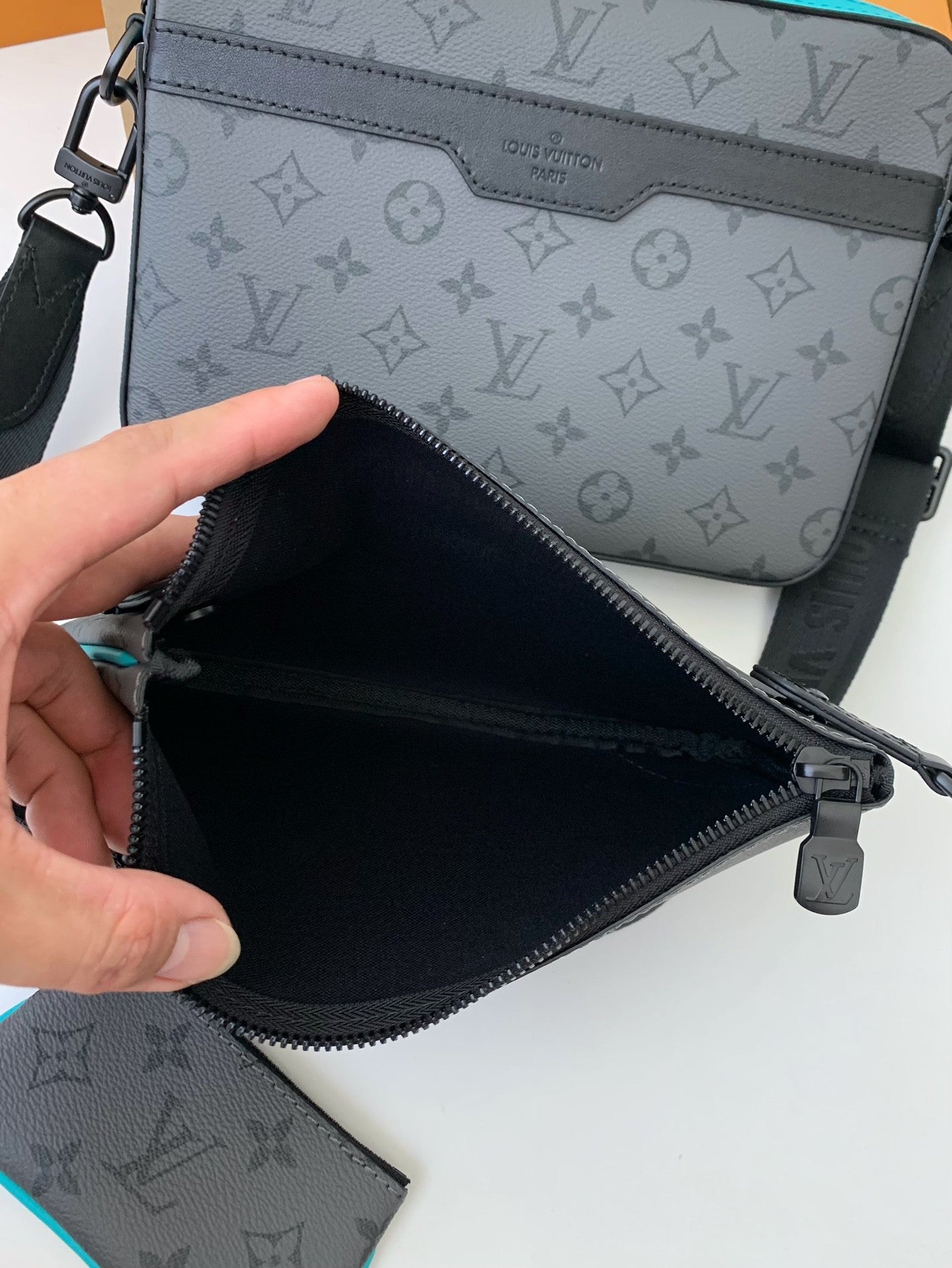 Trio Messenger Bag