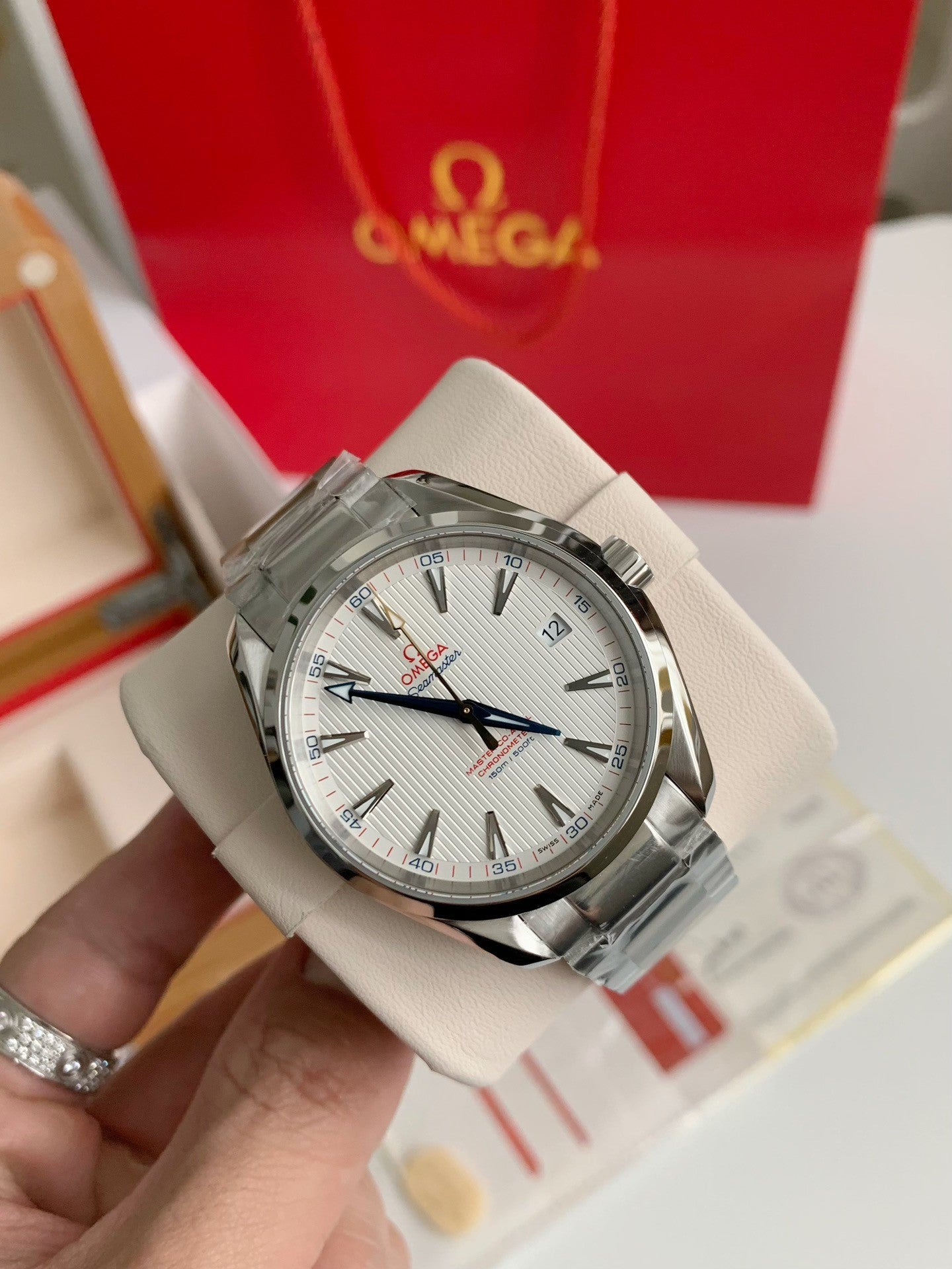Seamaster Aqua Terra 150M – White Dial, Stainless Steel Case & Bracelet, 41.5mm