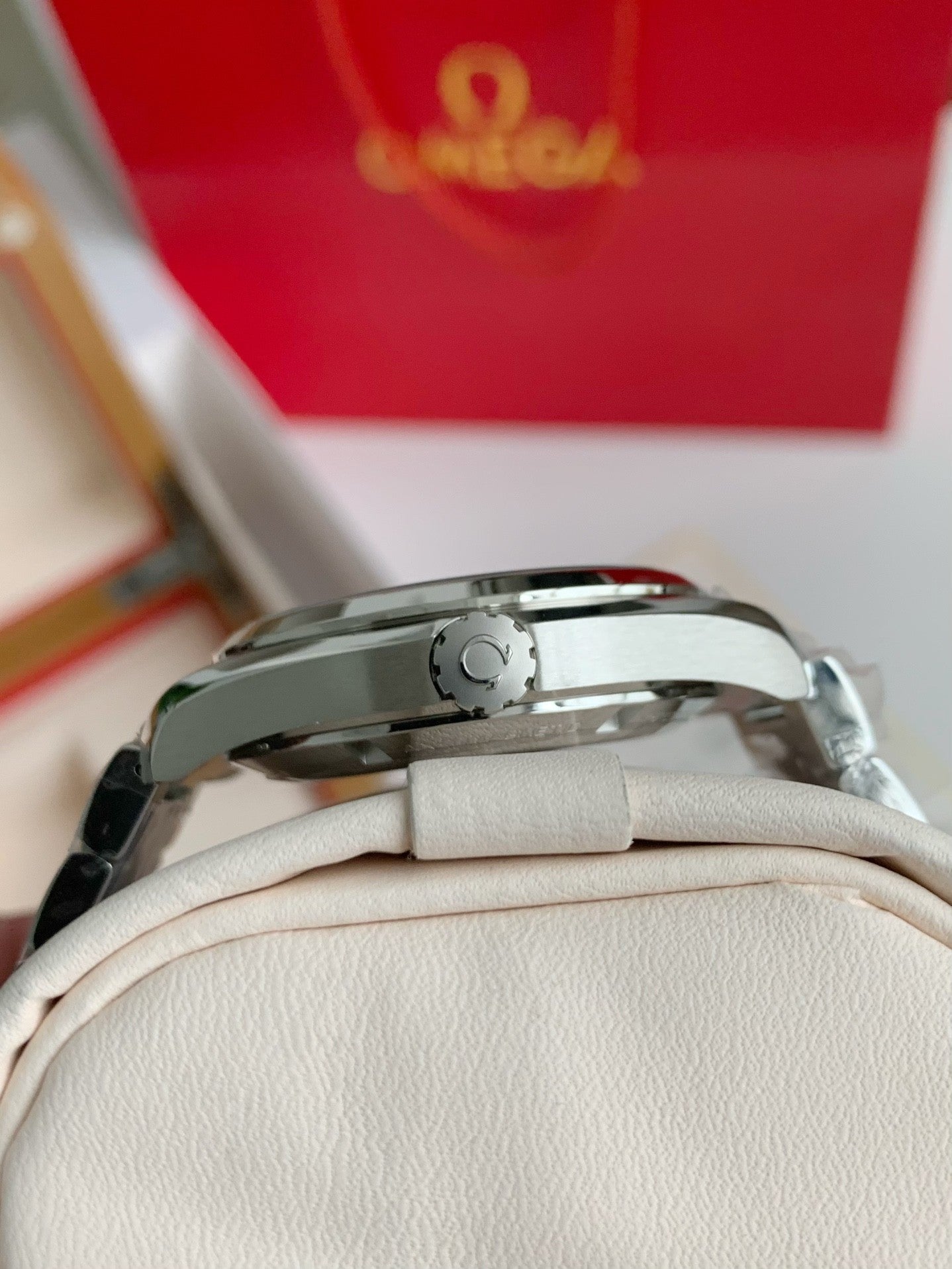 Seamaster Aqua Terra 150M – White Dial, Stainless Steel Case & Bracelet, 41.5mm
