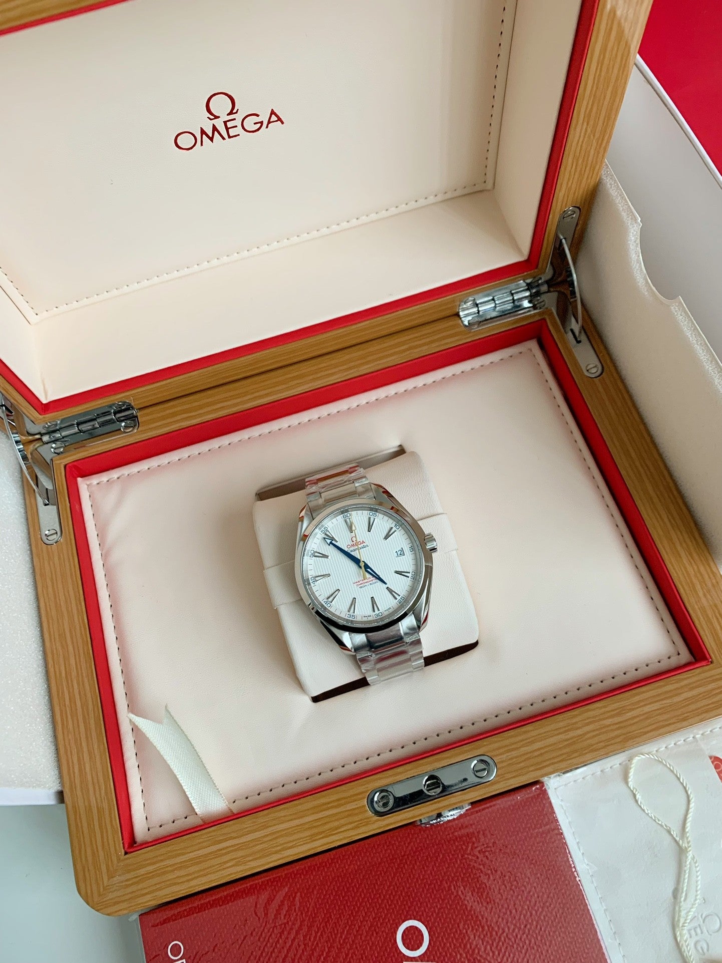 Seamaster Aqua Terra 150M – White Dial, Stainless Steel Case & Bracelet, 41.5mm