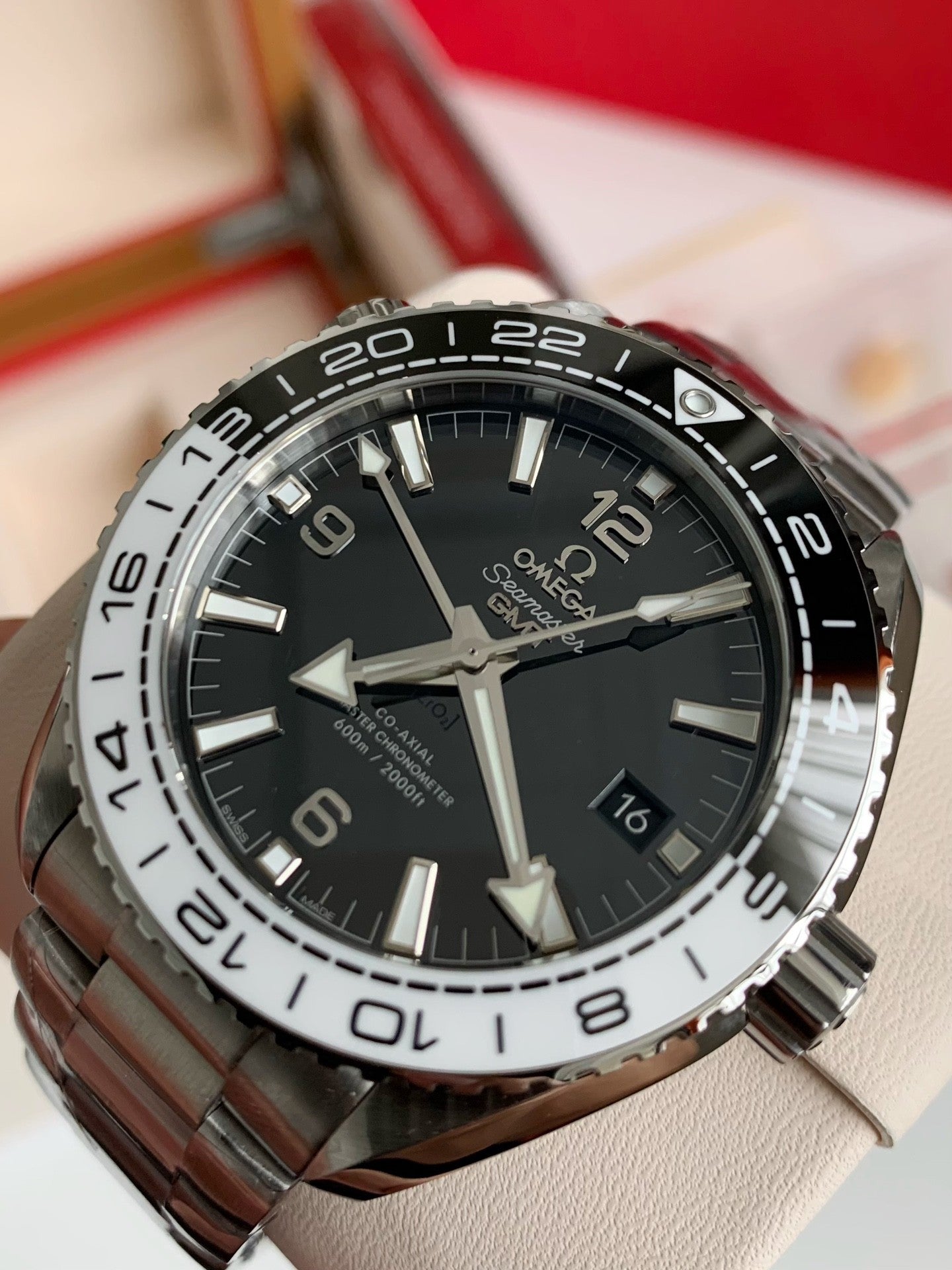 Seamaster Planet Ocean 600M GMT – Black & White Bezel Edition, 43.5mm