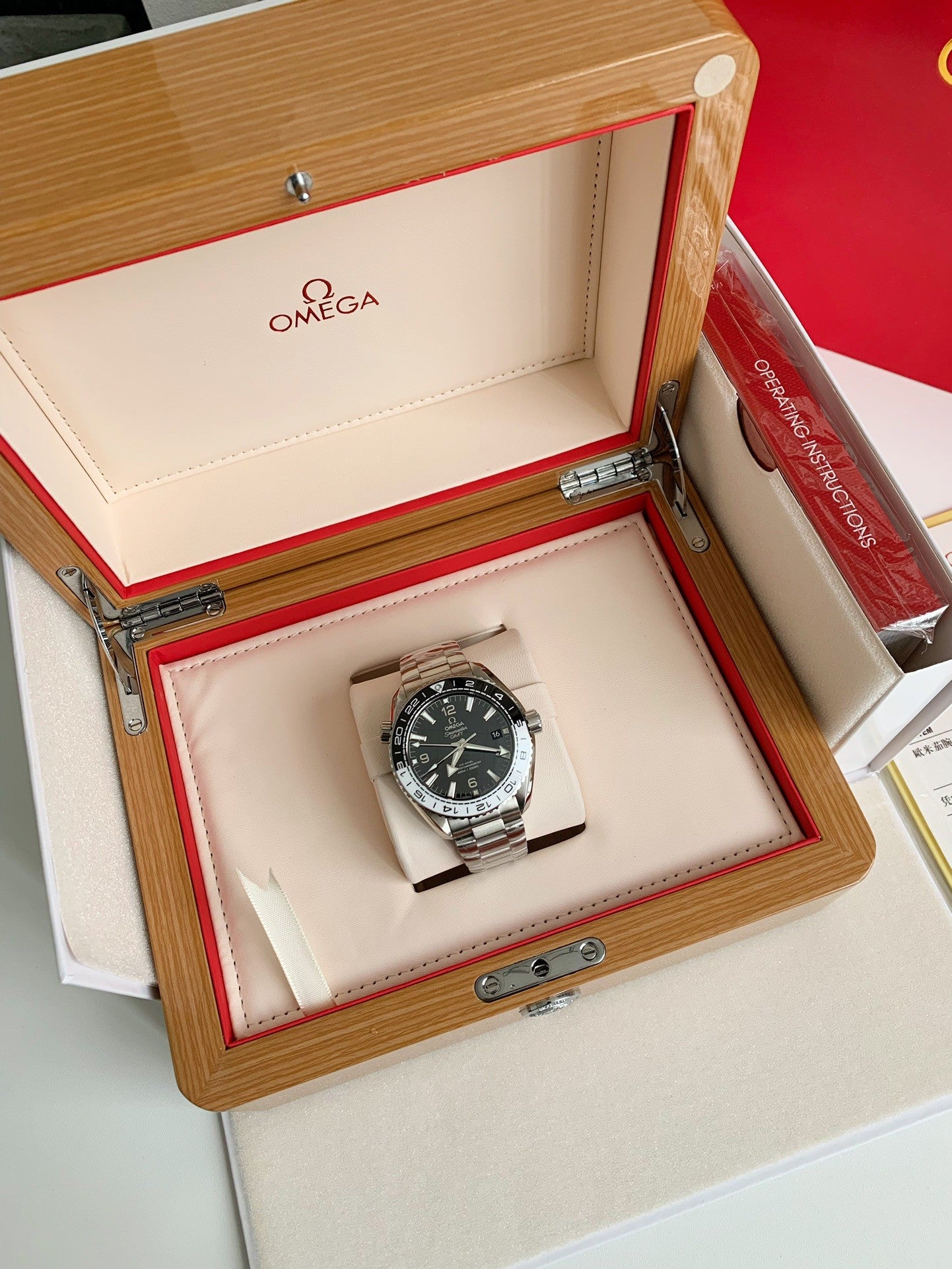 Seamaster Planet Ocean 600M GMT – Black & White Bezel Edition, 43.5mm