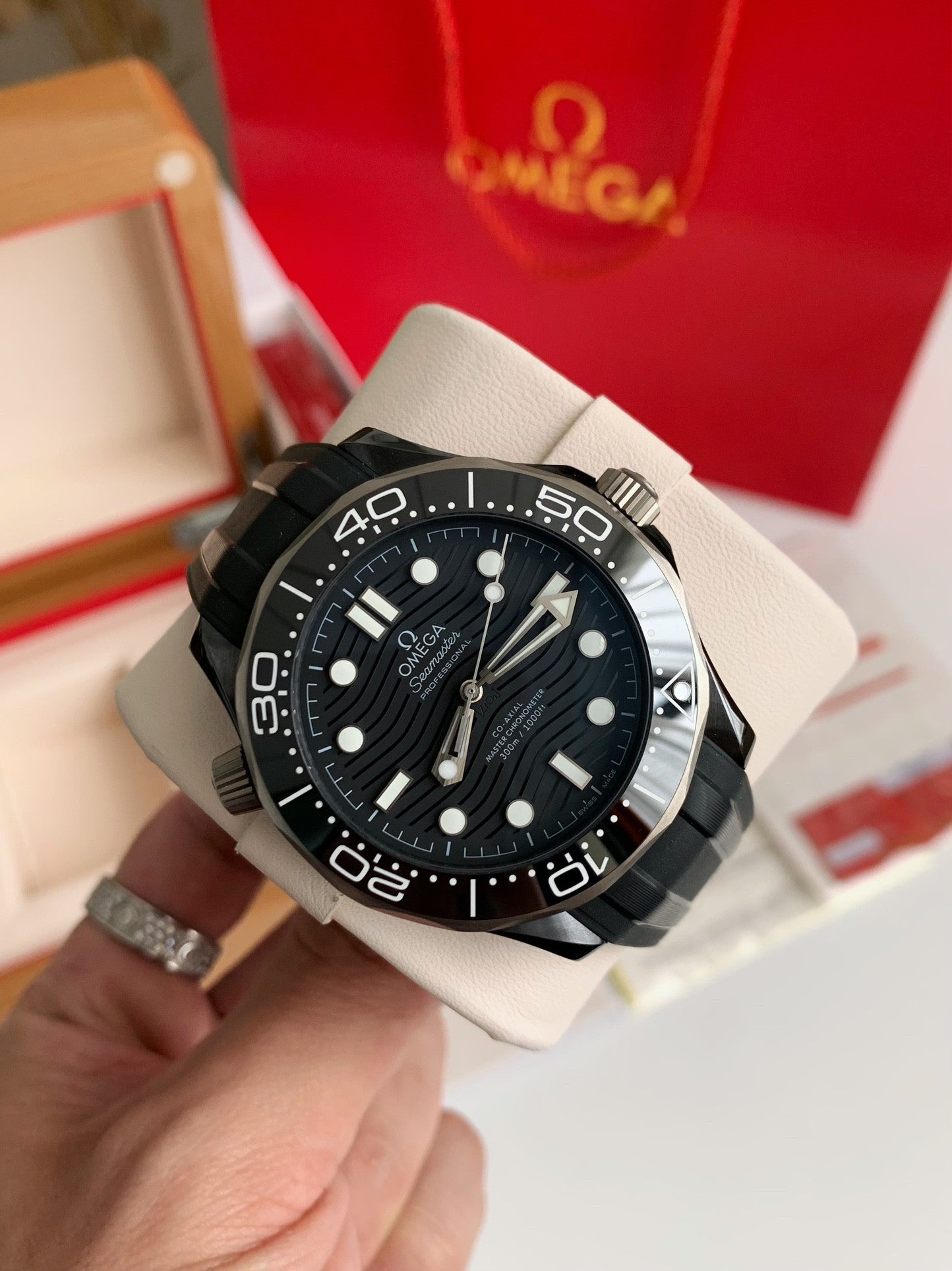 Seamaster Diver 300M – Black Ceramic Bezel, Wave Dial, Co-Axial Master Chronometer, 43.5mm