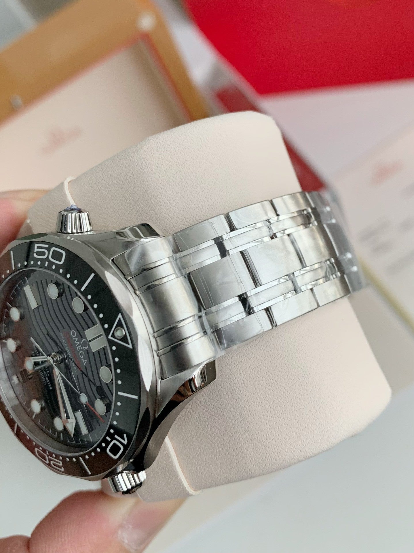 Seamaster Diver 300M – Black Ceramic Bezel, Wave Dial, Co-Axial Master Chronometer, 43.5mm