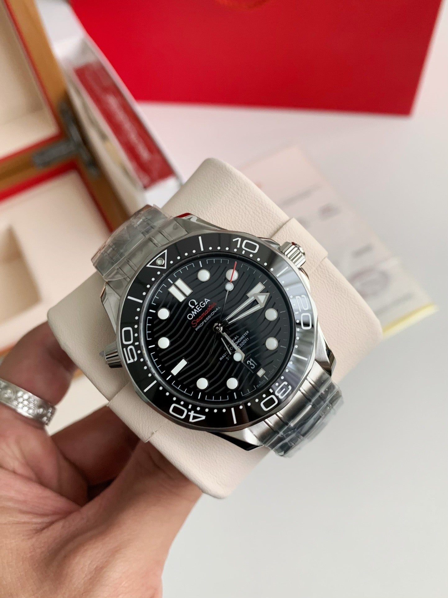 Seamaster Diver 300M – Black Ceramic Bezel, Wave Dial, Co-Axial Master Chronometer, 43.5mm