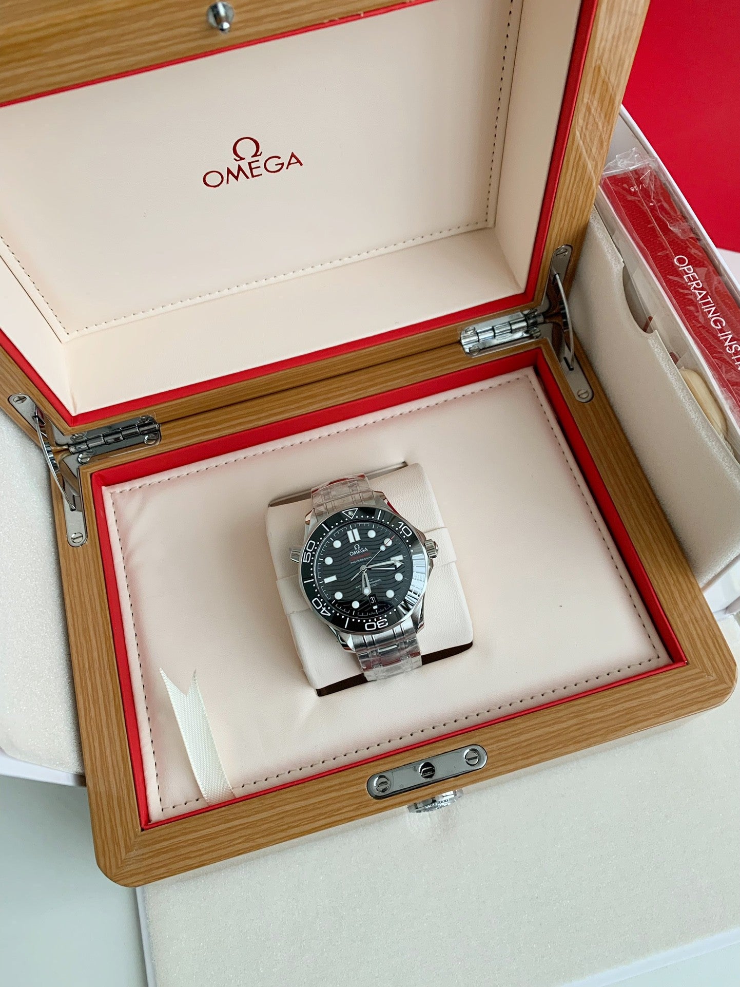 Seamaster Diver 300M – Black Ceramic Bezel, Wave Dial, Co-Axial Master Chronometer, 43.5mm