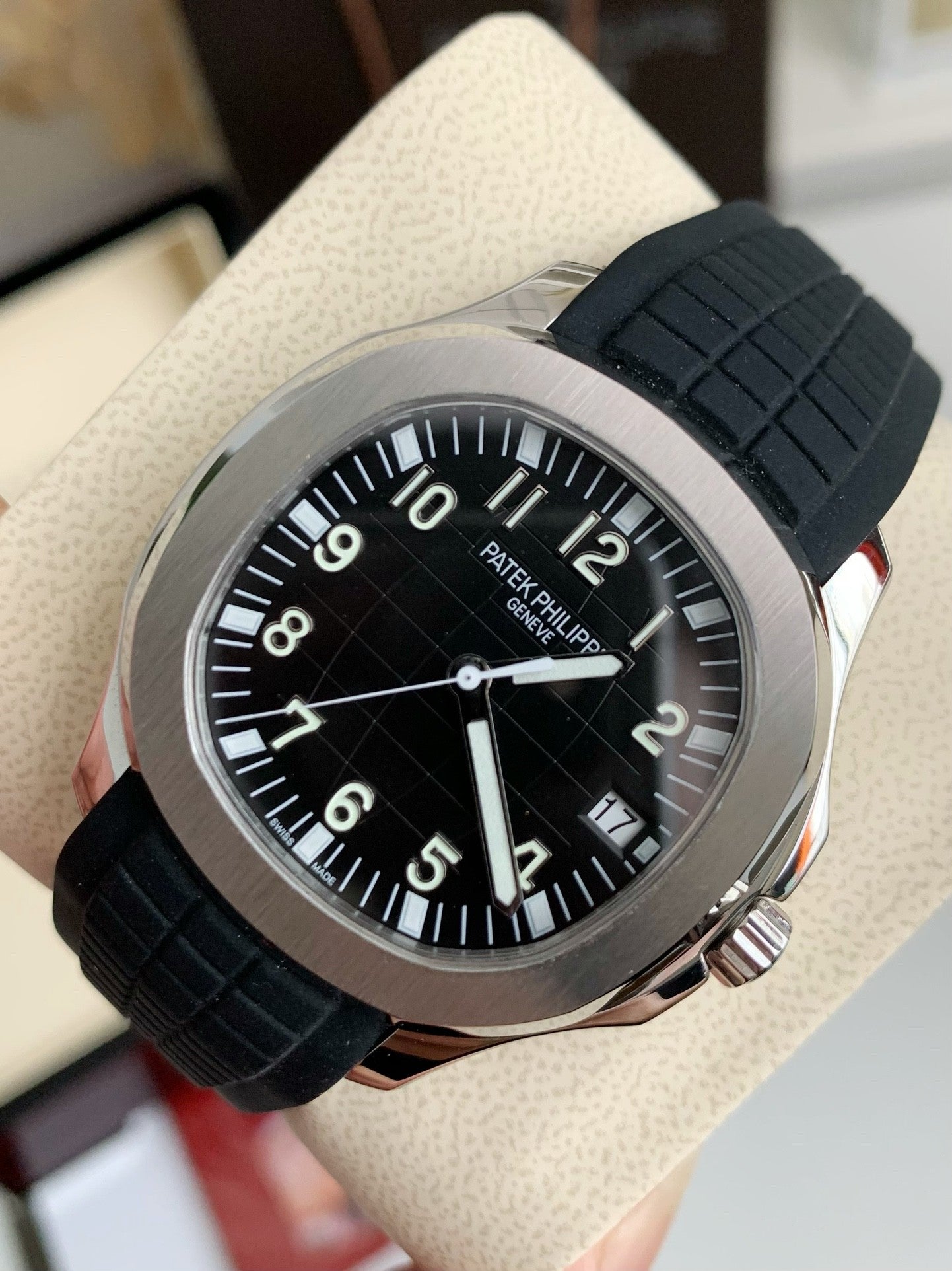Aquanaut 5167R Custom Automatic – Black Dial, Rubber Strap | 40mm