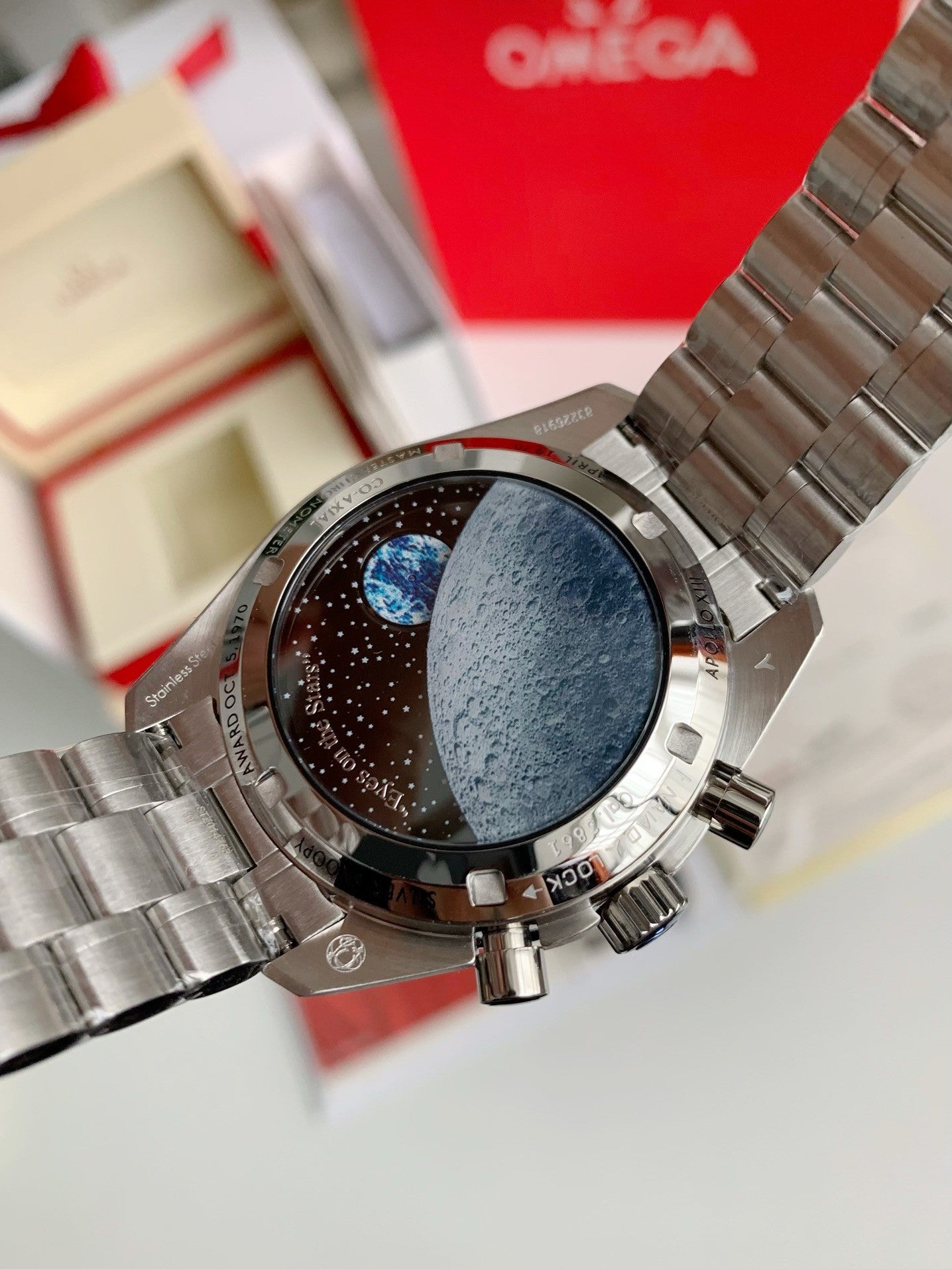Speedmaster Snoopy Award 50th Anniversary – 42mm Chronograph, White Dial, Stainless Steel Bracelet
