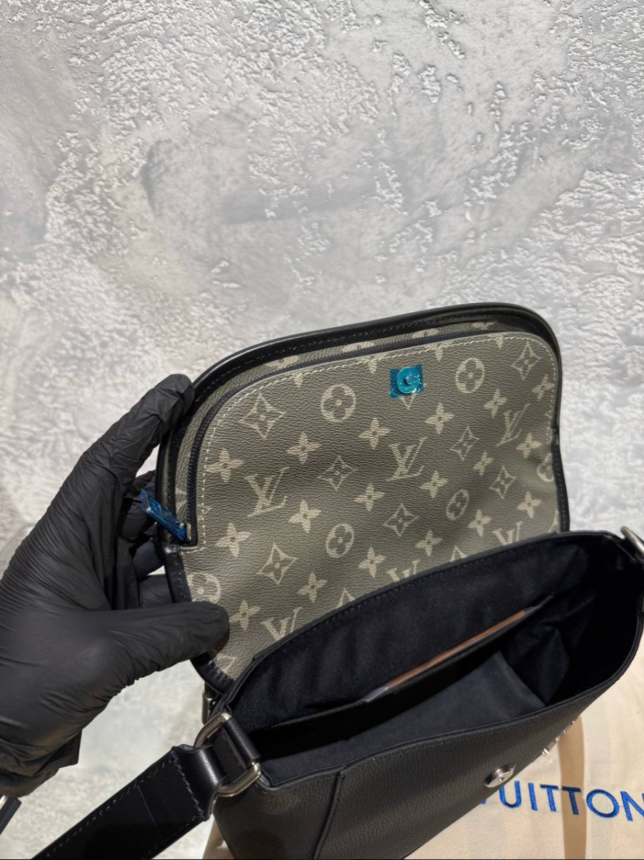 Pulse Messenger Bag