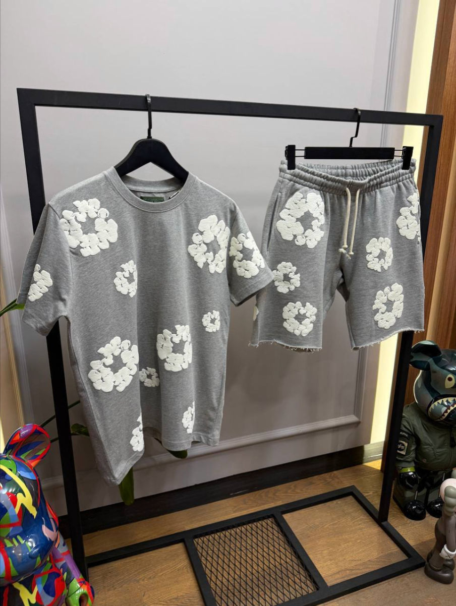 Gray Flower Print T-Shirt & Shorts Set