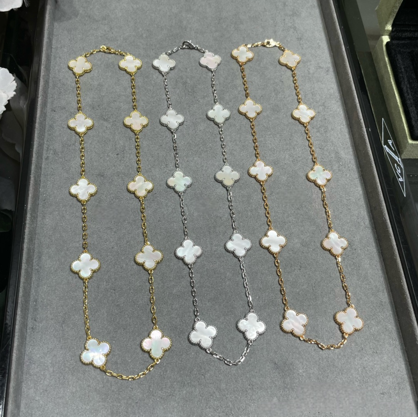 Clover Necklace – Mother of Pearl