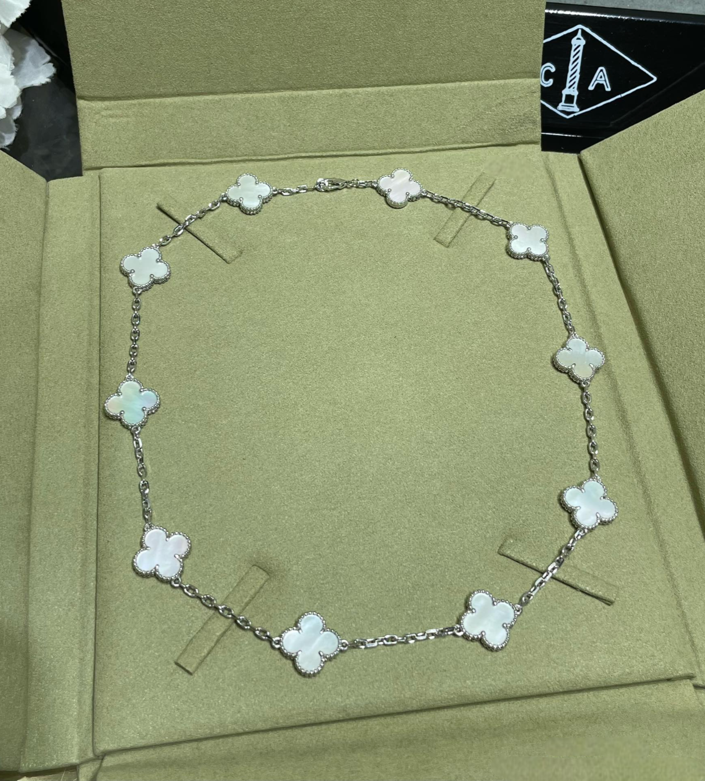 Clover Necklace – Mother of Pearl