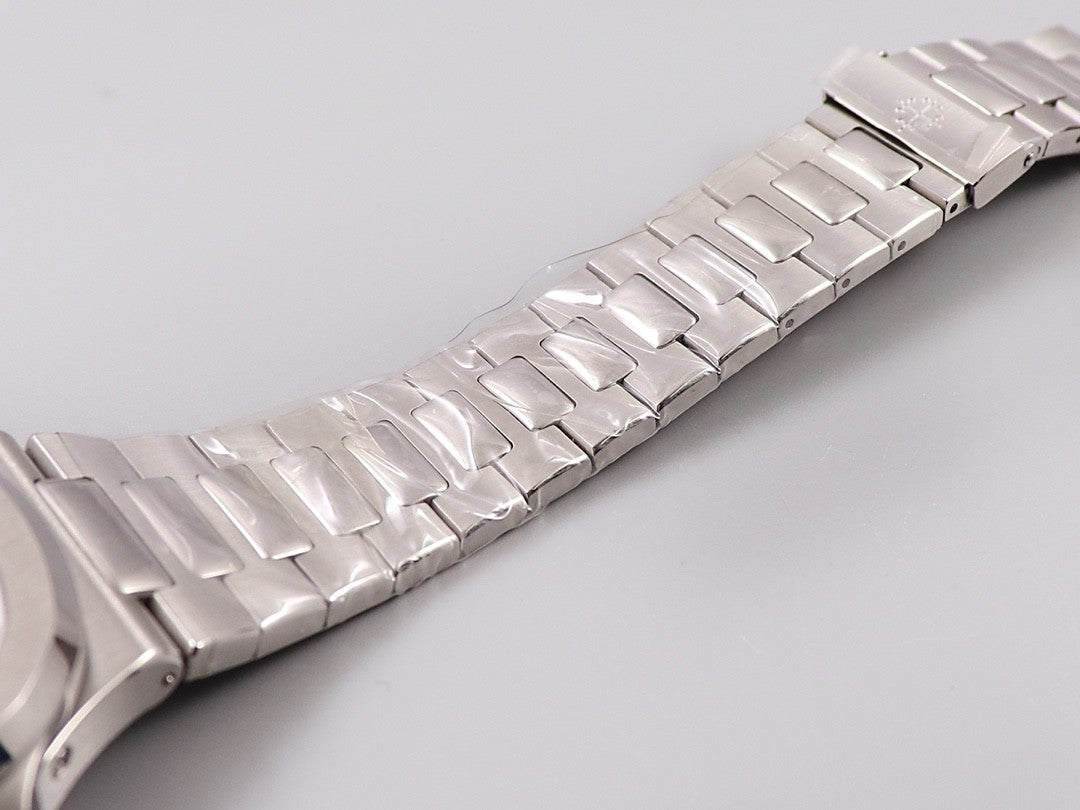 Nautilus 5726 Moonphase Automatic – White Dial | 40.5mm