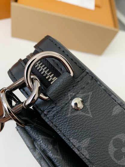 Trio Messenger Bag