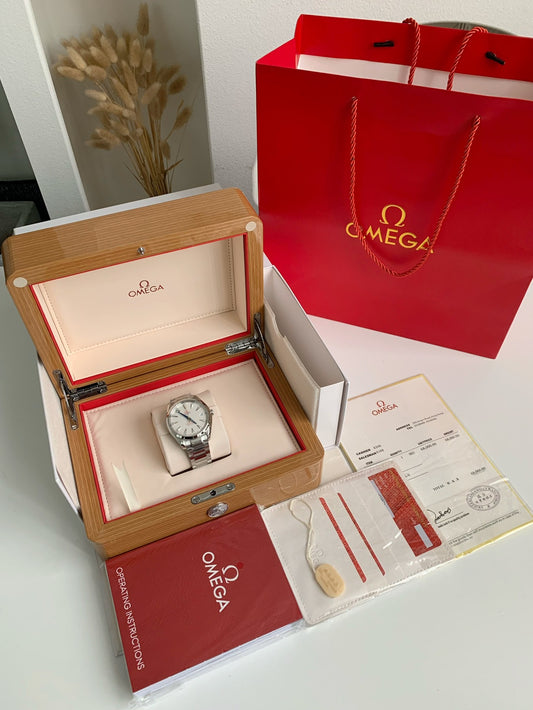 Seamaster Aqua Terra 150M – White Dial, Stainless Steel Case & Bracelet, 41.5mm