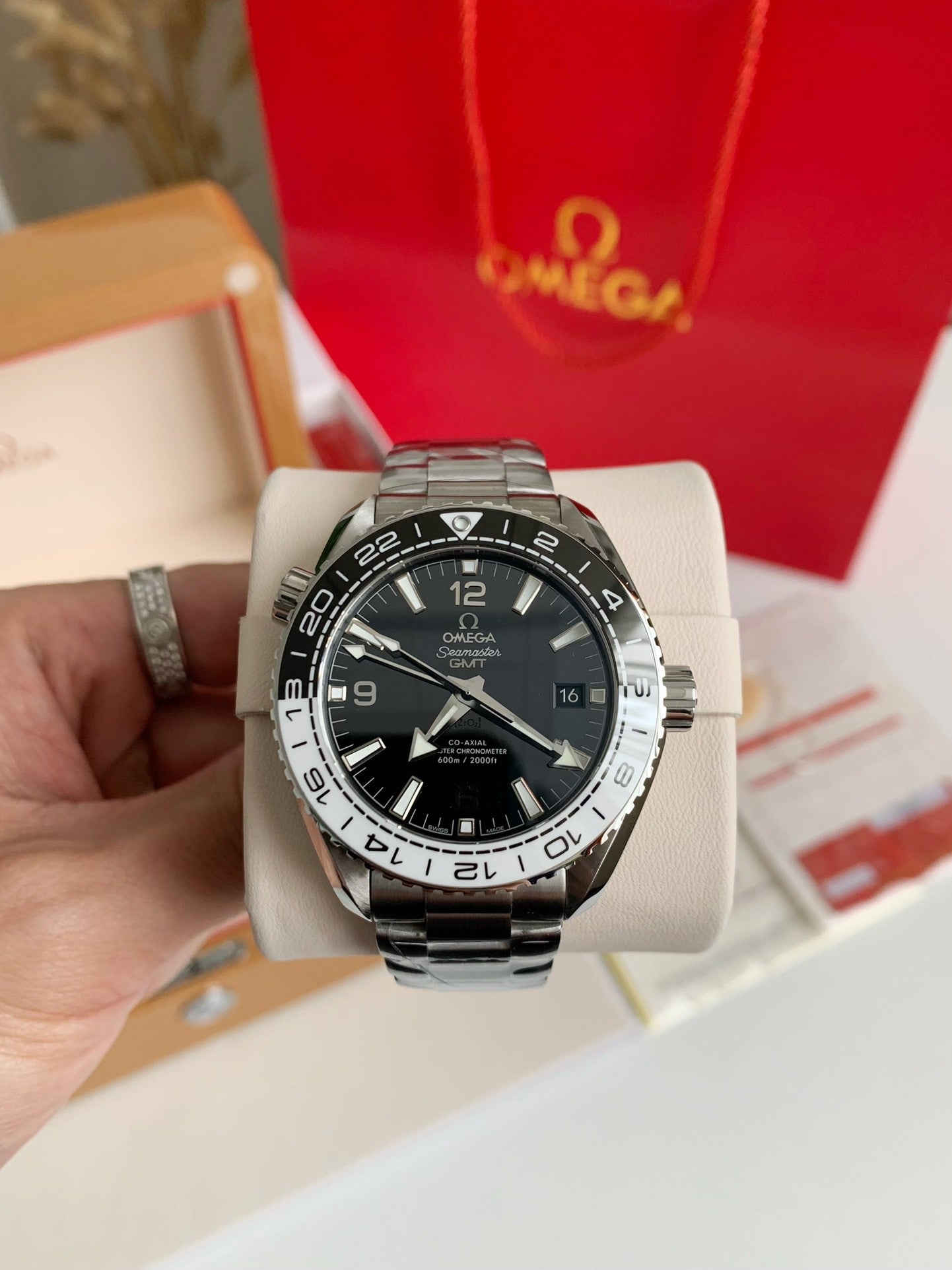 Seamaster Planet Ocean 600M GMT – Black & White Bezel Edition, 43.5mm