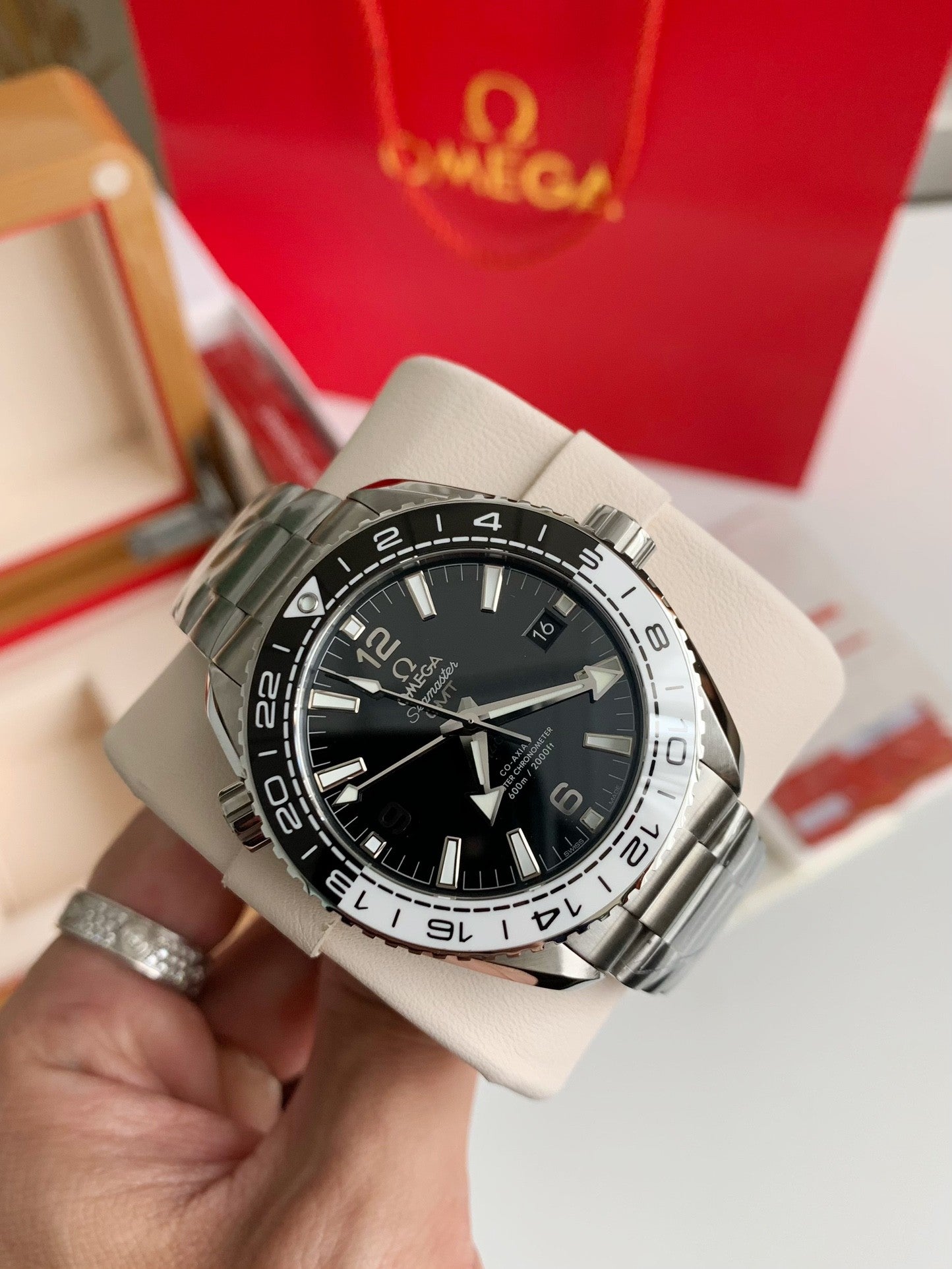 Seamaster Planet Ocean 600M GMT – Black & White Bezel Edition, 43.5mm