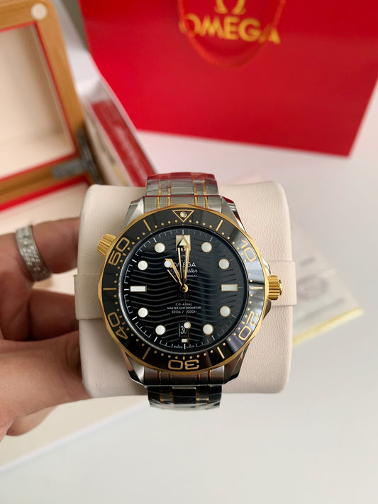 Seamaster Diver 300M – Two-Tone Gold & Steel, Black Wave Dial, Co-Axial Master Chronometer, 43.5mm