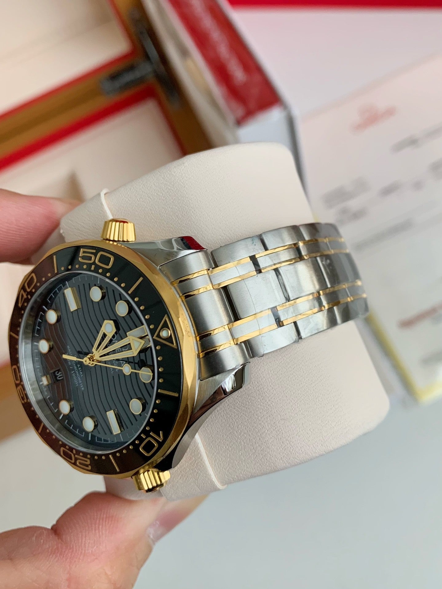 Seamaster Diver 300M – Two-Tone Gold & Steel, Black Wave Dial, Co-Axial Master Chronometer, 43.5mm