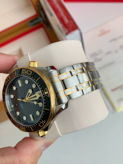 Seamaster Diver 300M – Two-Tone Gold & Steel, Black Wave Dial, Co-Axial Master Chronometer, 43.5mm