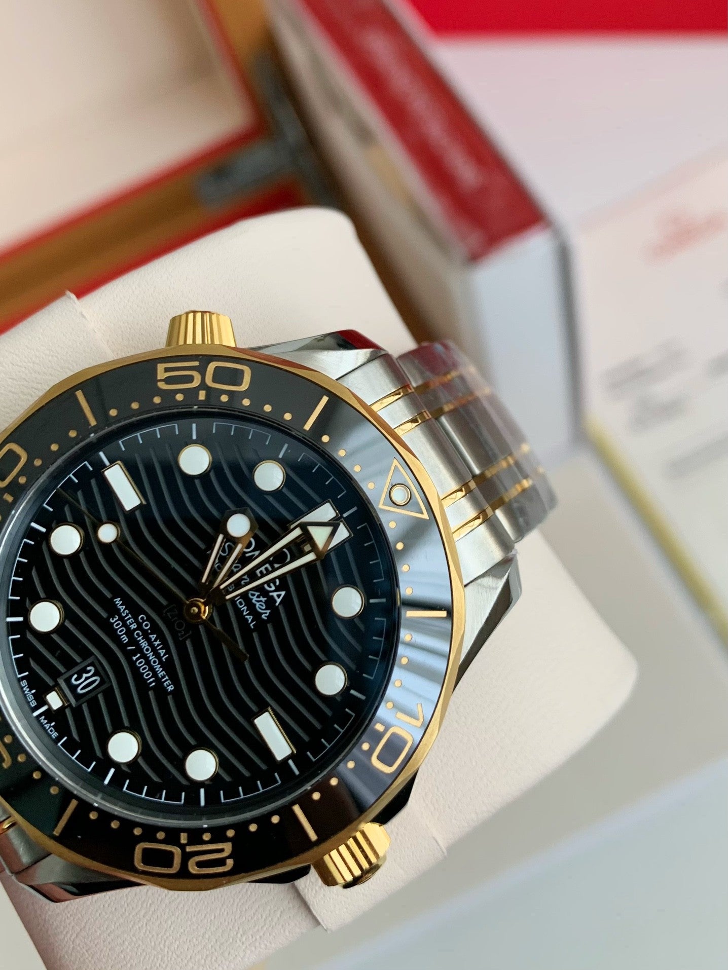 Seamaster Diver 300M – Two-Tone Gold & Steel, Black Wave Dial, Co-Axial Master Chronometer, 43.5mm