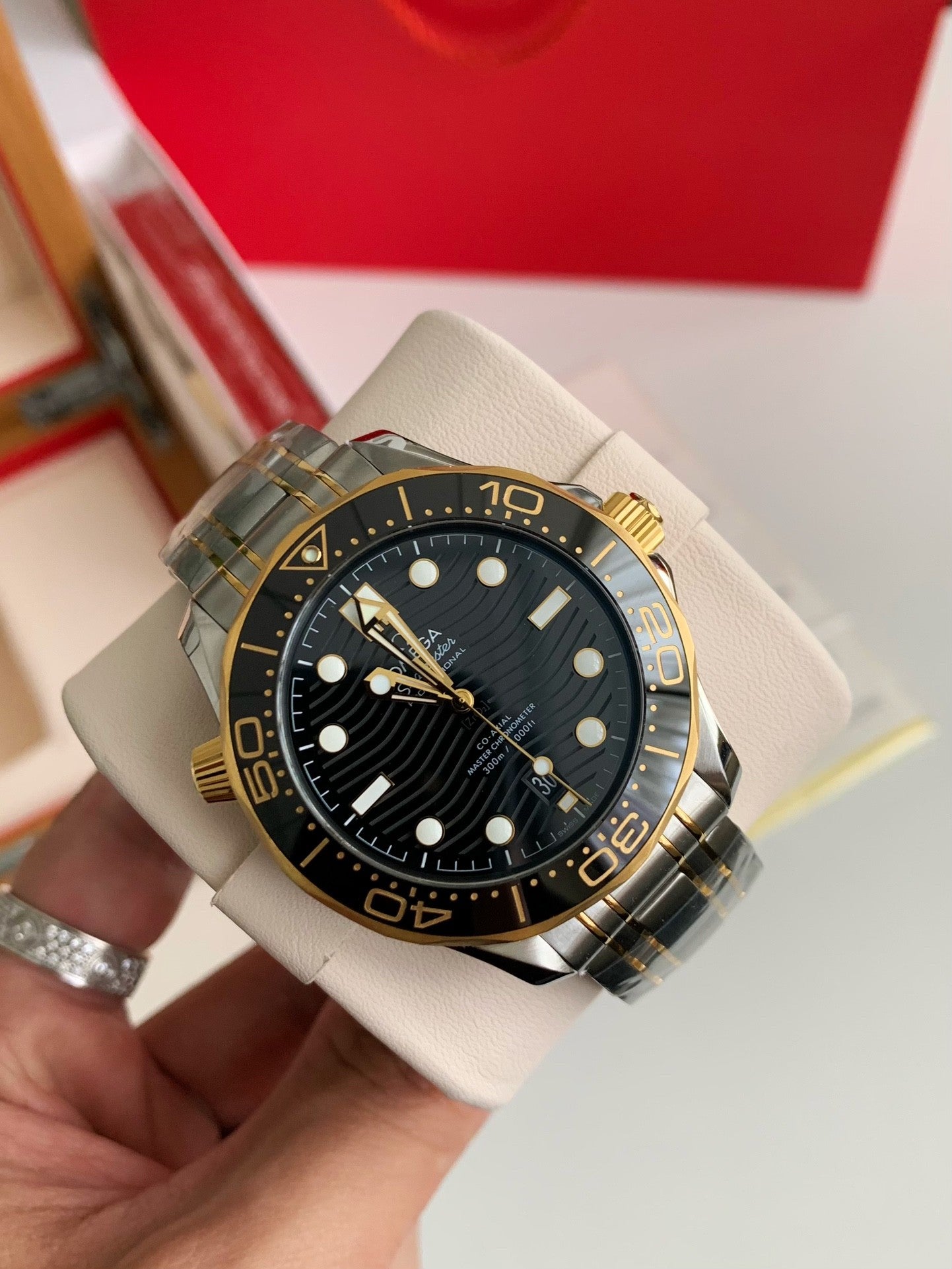Seamaster Diver 300M – Two-Tone Gold & Steel, Black Wave Dial, Co-Axial Master Chronometer, 43.5mm