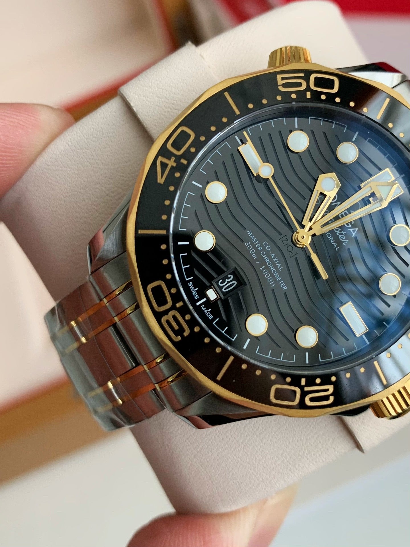 Seamaster Diver 300M – Two-Tone Gold & Steel, Black Wave Dial, Co-Axial Master Chronometer, 43.5mm