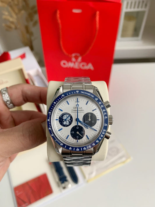 Speedmaster Snoopy Award 50th Anniversary – 42mm Chronograph, White Dial, Stainless Steel Bracelet