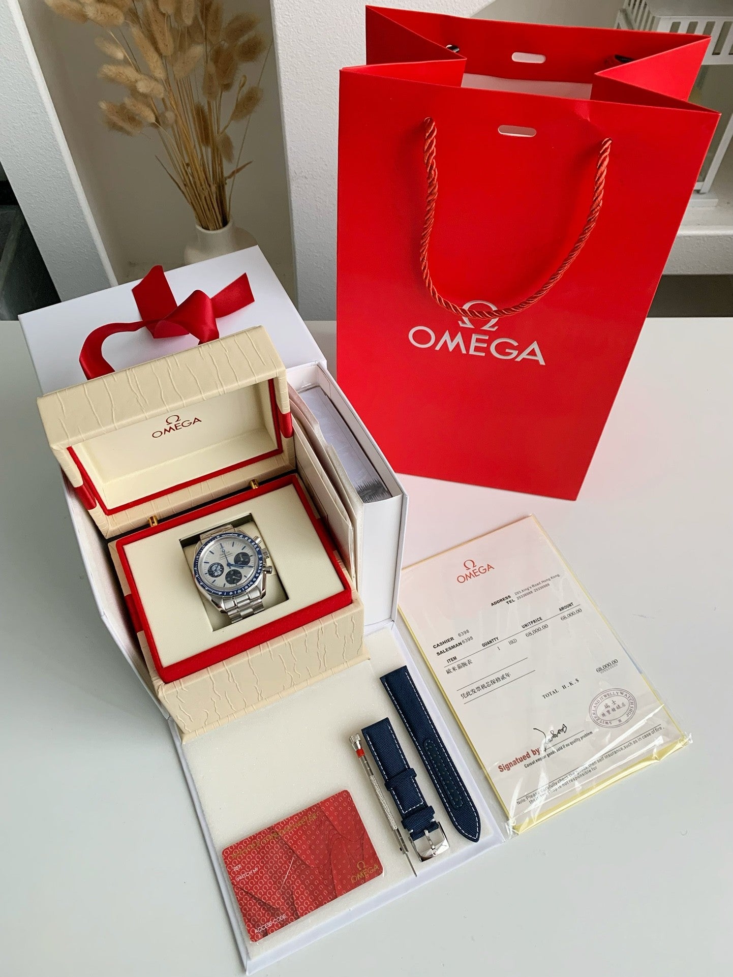 Speedmaster Snoopy Award 50th Anniversary – 42mm Chronograph, White Dial, Stainless Steel Bracelet