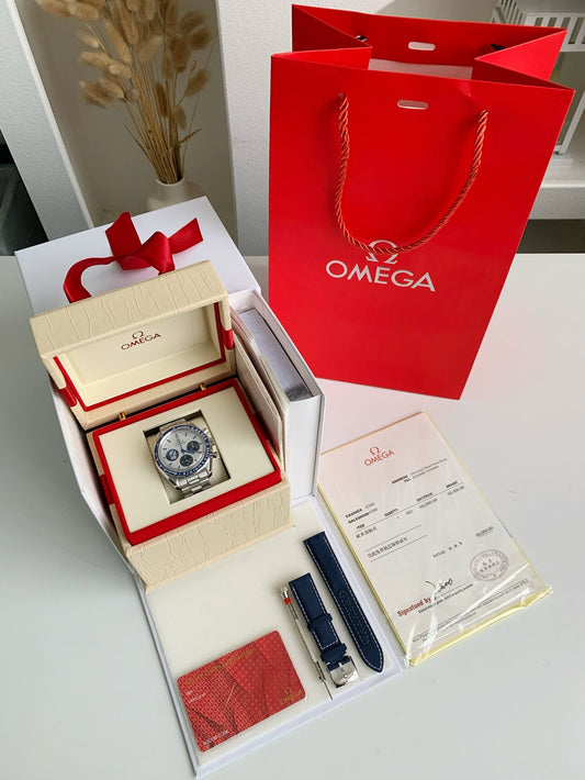 Speedmaster Snoopy Award 50th Anniversary – 42mm Chronograph, White Dial, Stainless Steel Bracelet