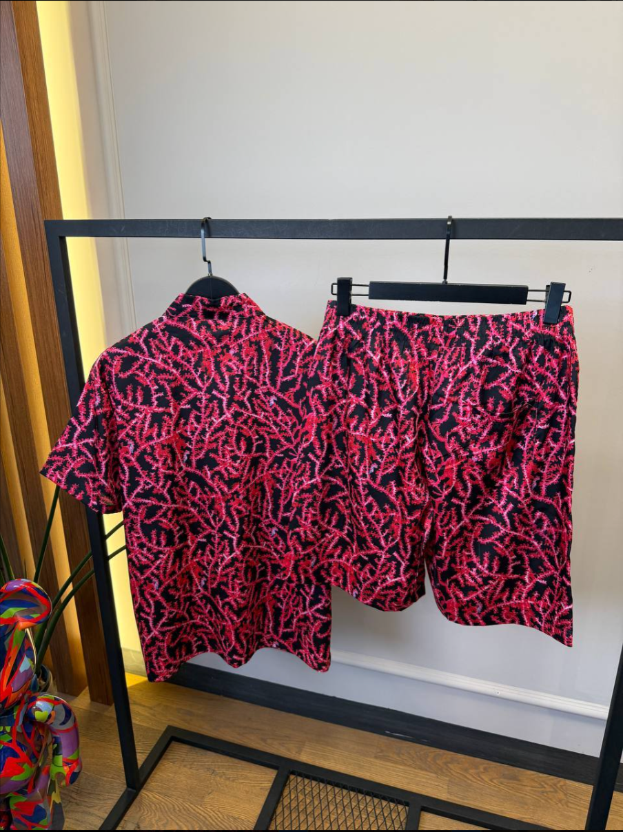 Italic Short Sleeved Black and Red Shirt Set