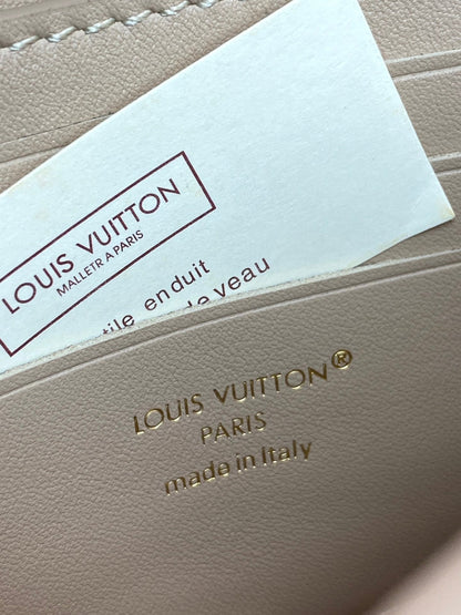 Wallet On Chain – LV Bloom Collection